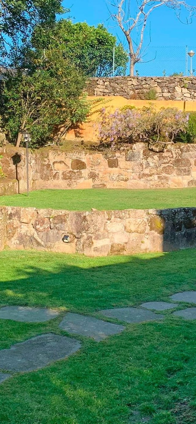 Colocación de césped artificial y natural