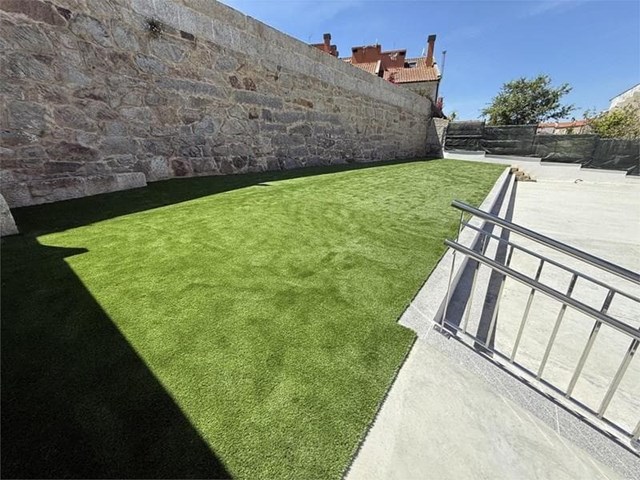 ¿Cuánta agua necesita mi césped?