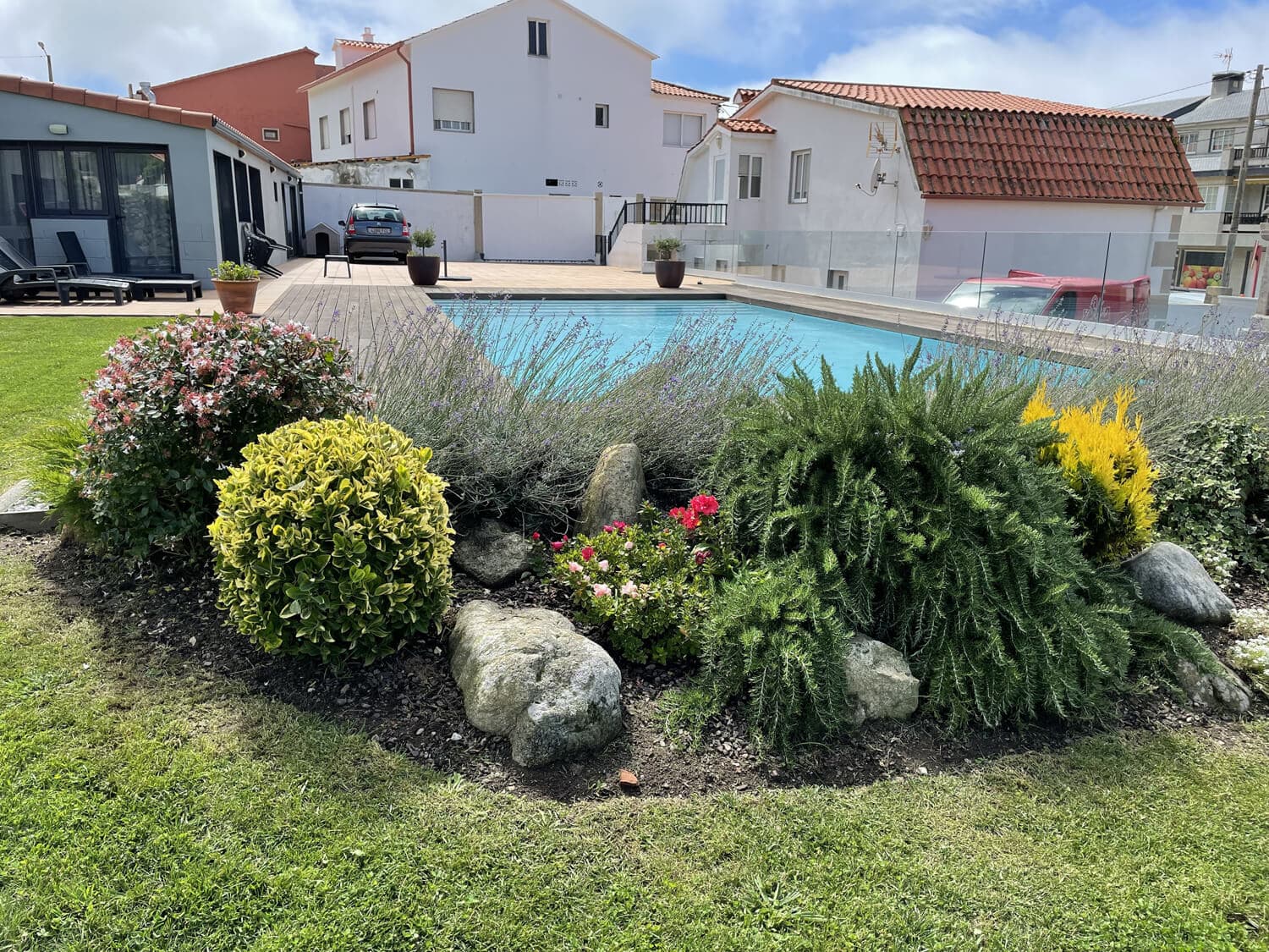 Diseño de jardines con piscina en Pontevedra