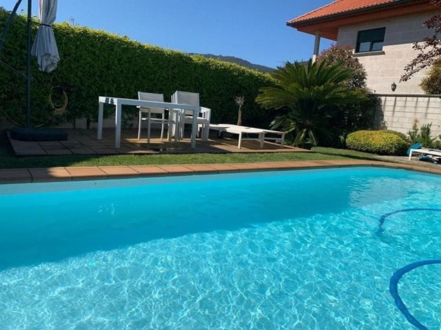 Jardines seguros alrededor de la piscina: 5 claves para proteger a tu familia