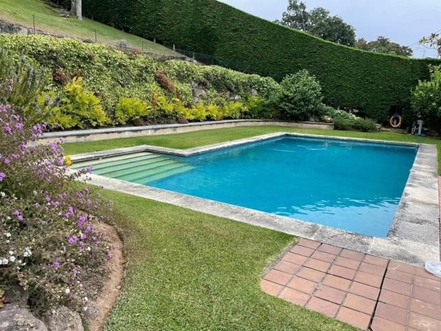 Renueva el jardín de tu piscina y disfrútala como el primer día